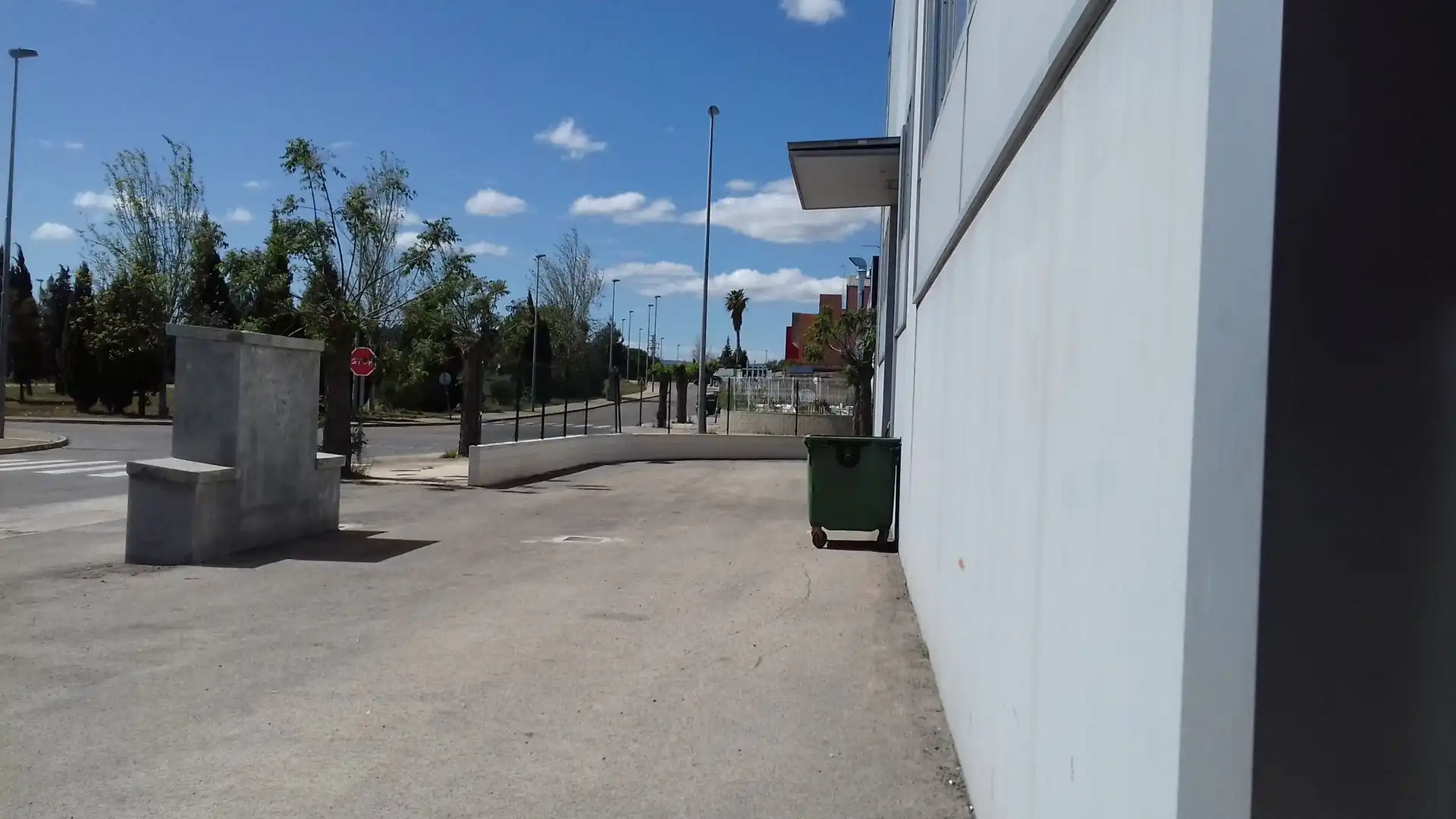 Parkplatz von Fabrikhallen zum Verkauf in Chiva