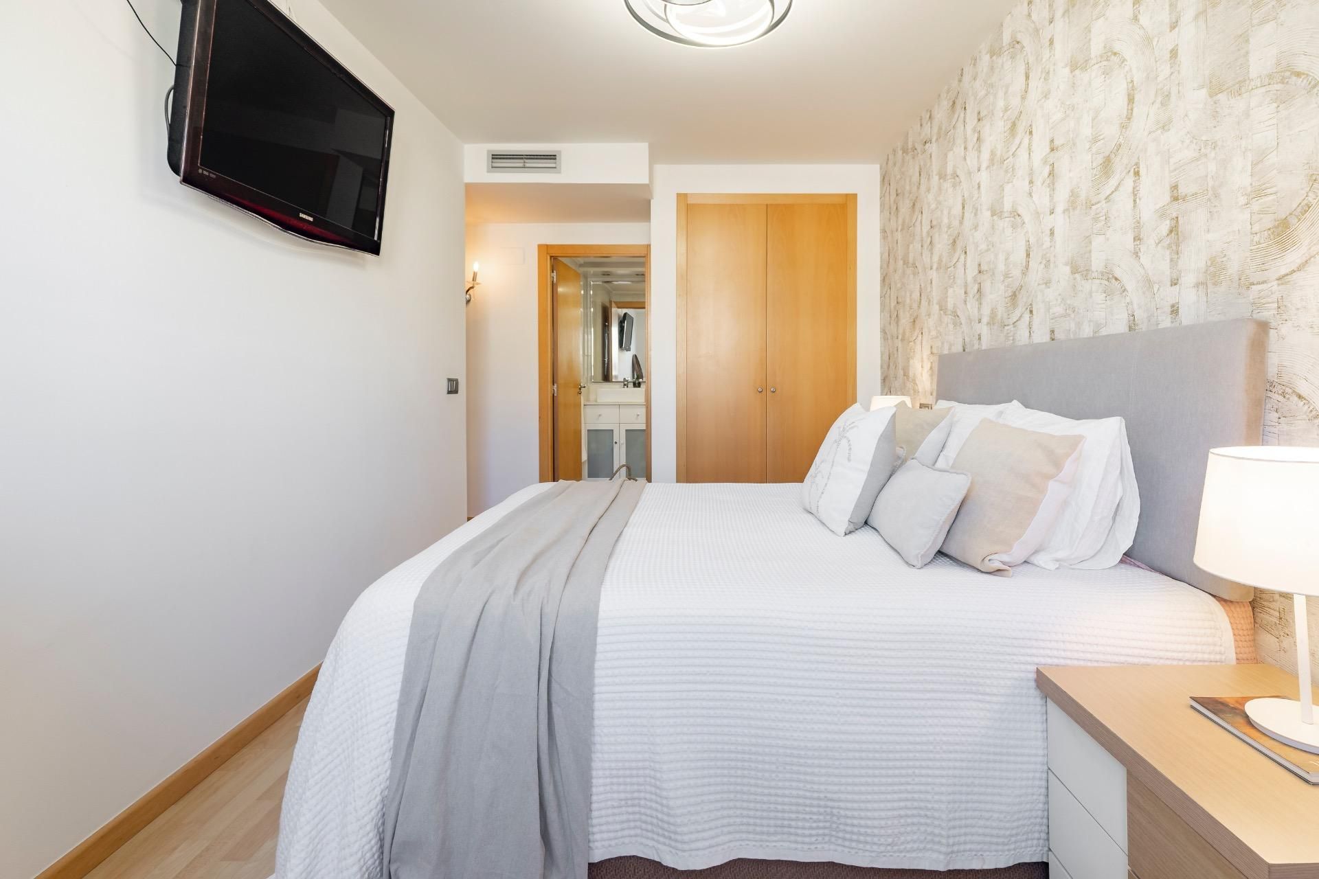 Bedroom of Flat for sale in  Valencia Capital  with Air Conditioner, Heating and Parquet flooring