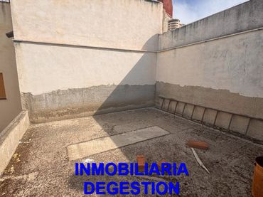 Adosado con balcón en venta en Calle Gardenia