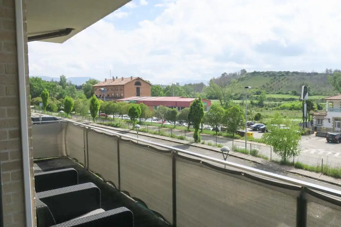 Terraza de Piso en venta en Puente la Reina / Gares con Aire acondicionado, Calefacción y Terraza