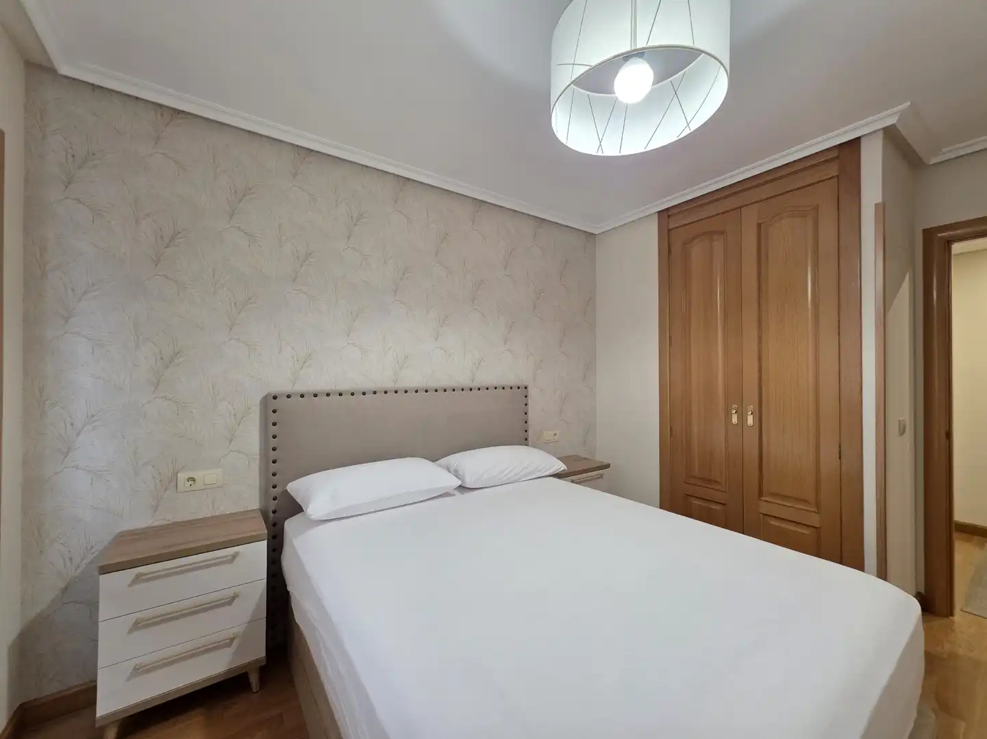 Dormitori de Pis de lloguer en Oviedo  amb Calefacció, Parquet i Traster