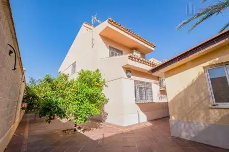 Vista exterior de Casa o chalet en venta en Villa de Otura