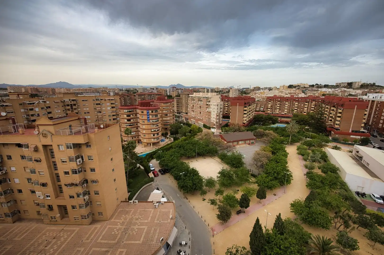Vista exterior de Pis en venda en Alicante / Alacant amb Terrassa, Traster i Piscina comunitària