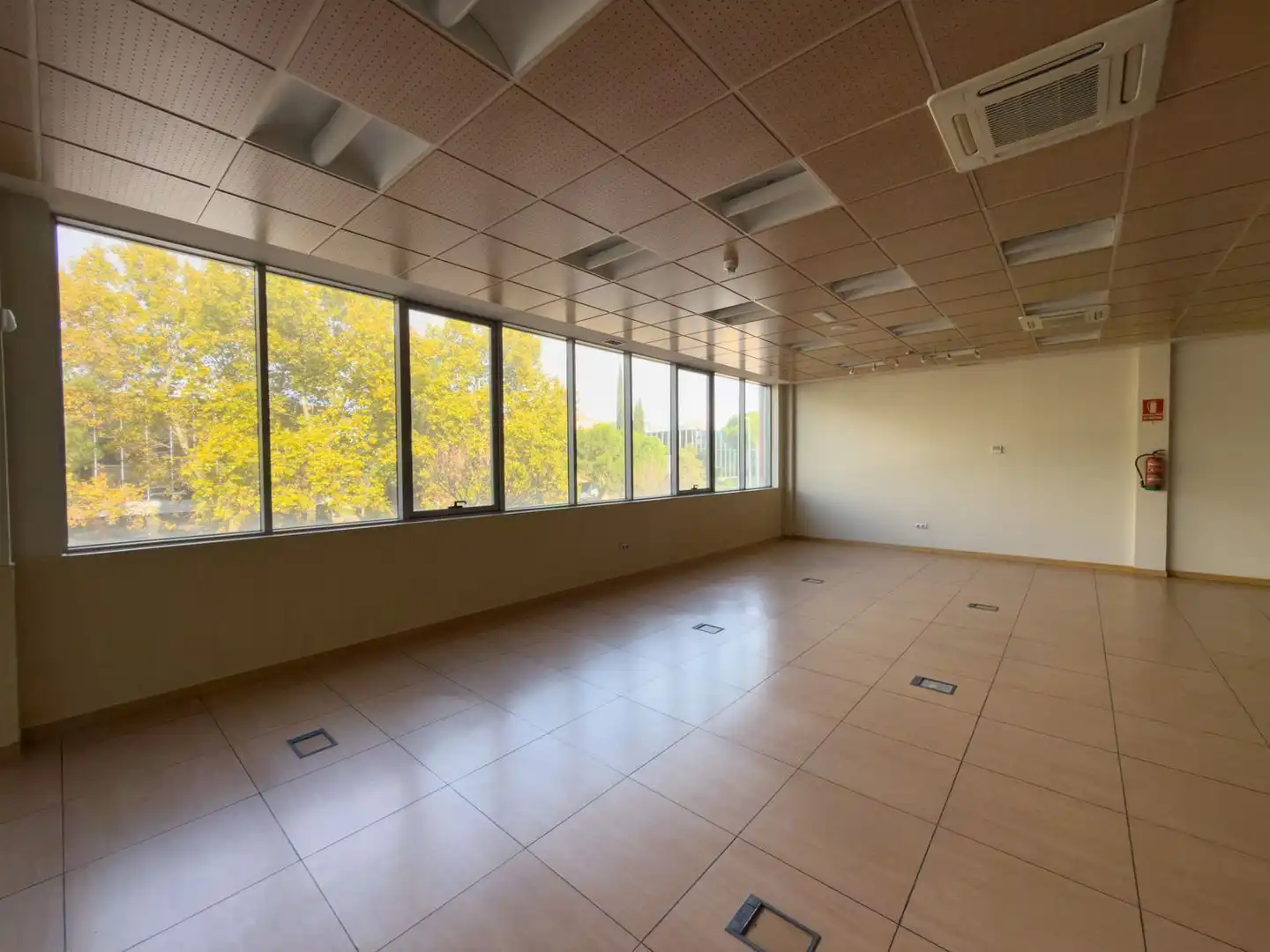 Gemischtgenutztes Gebäude zum Verkauf in Montserrat - Parque Empresarial, imagen 25