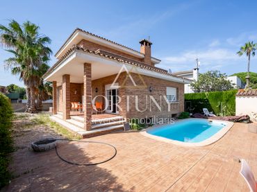 Haus mit Pool zum Verkauf in DALIES 16