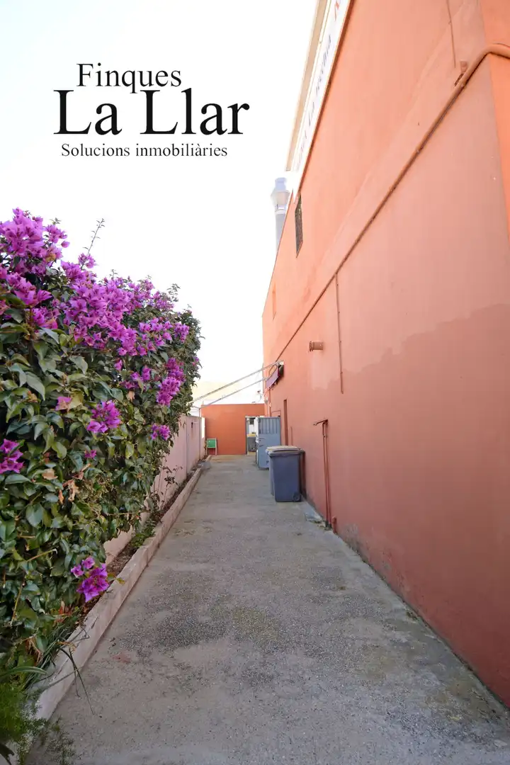 Commercial properties for sale in d'Ernest Lluch, Torrent Ballester