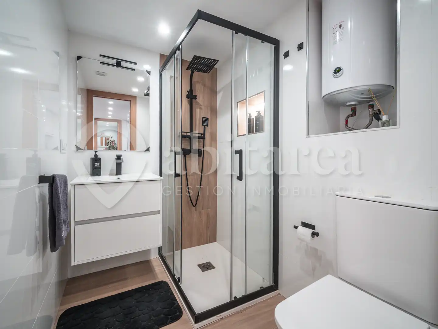 Baño de Piso de alquiler en Santander con Jardín privado, Amueblado y Horno
