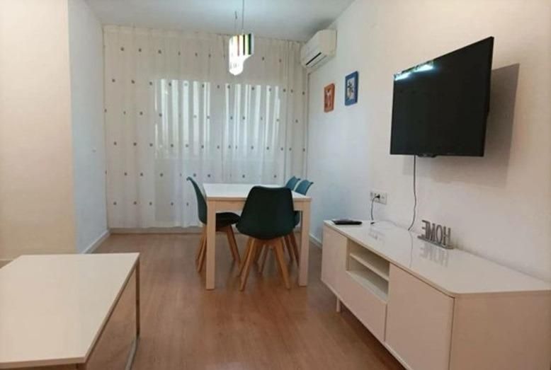 Living room of Flat to rent in Torrelavega   with Air Conditioner, Private garden and Parquet flooring