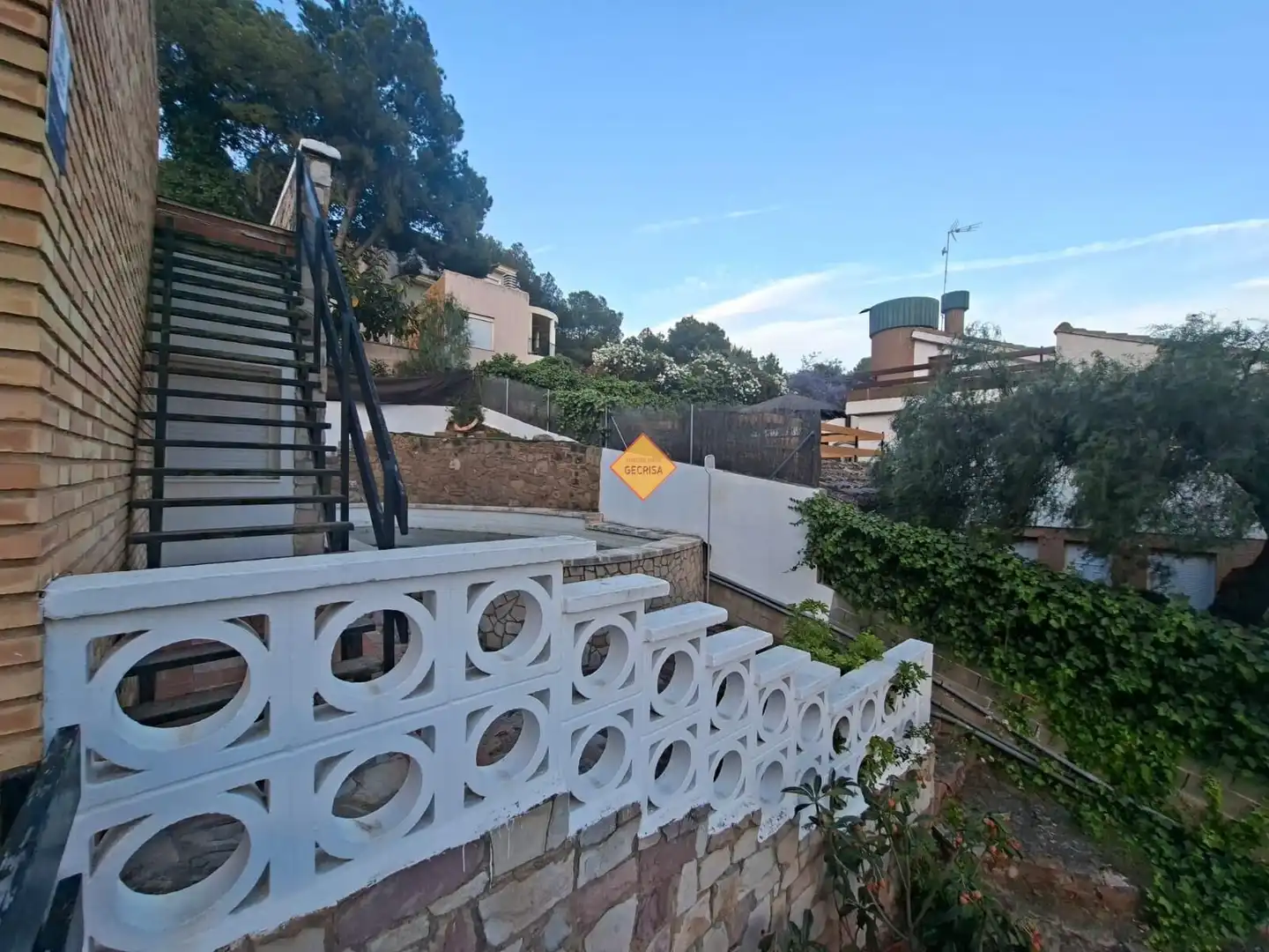 Vista exterior de Casa o xalet en venda en Náquera amb Piscina i Piscina comunitària