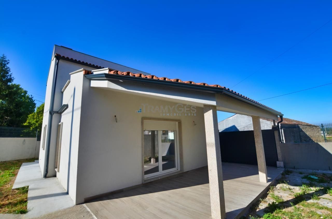 Vista exterior de Casa o xalet en venda en A Guarda   amb Calefacció, Jardí privat i Terrassa