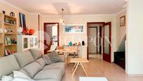 Sala d'estar de Casa adosada en venda en El Masnou amb Aire condicionat i Terrassa