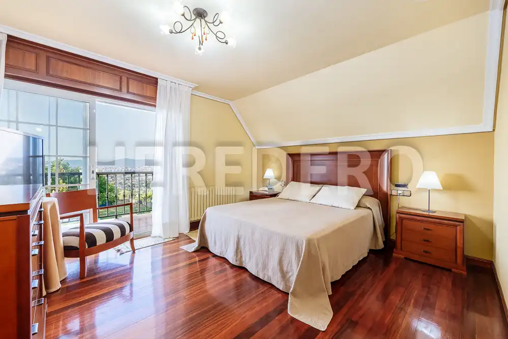 Habitación de Casa o chalet en venta en Vigo  con Calefacción, Jardín privado y Terraza