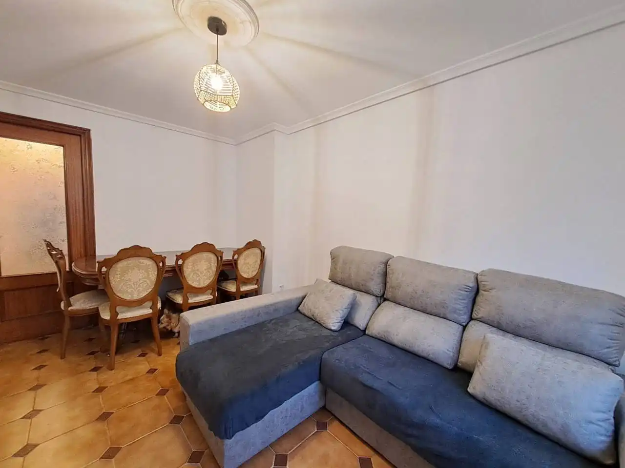 Sala d'estar de Casa adosada en venda en Burgos amb Calefacció i Parquet