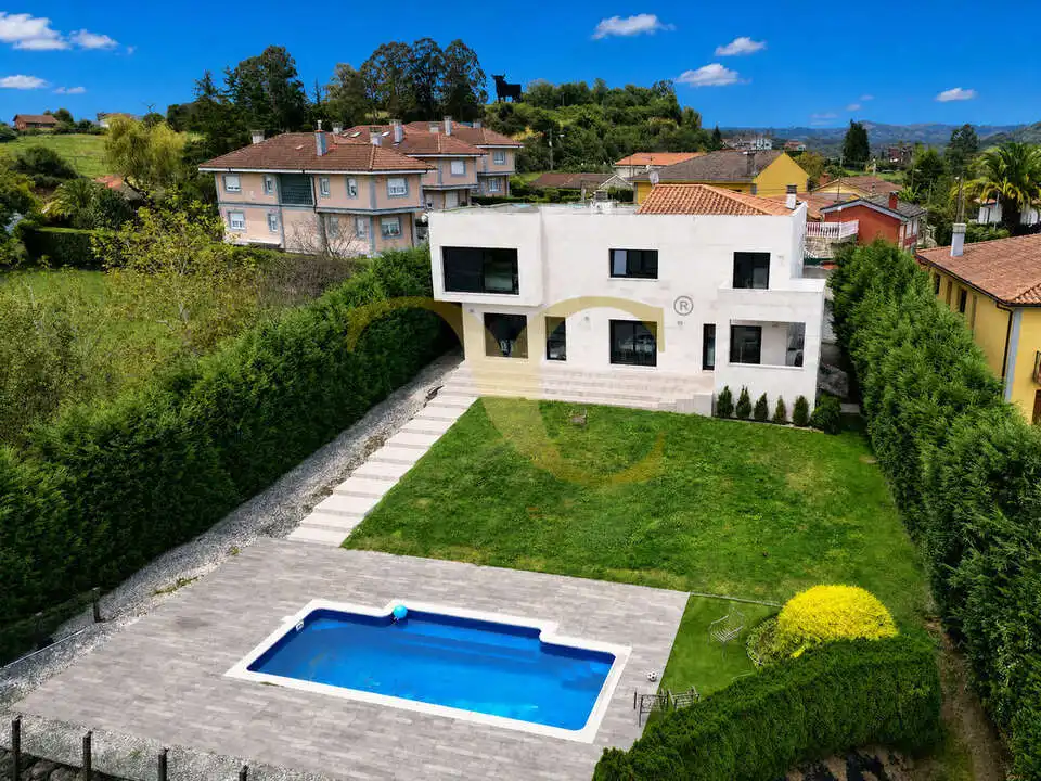 Vista exterior de Casa o xalet en venda en Oviedo  amb Calefacció, Jardí privat i Terrassa