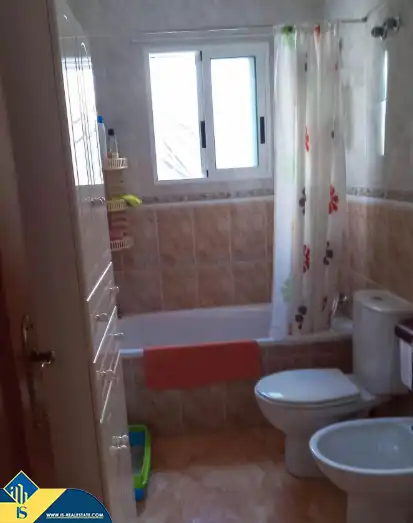 Bany de Pis en venda en Torrevieja amb Terrassa, Moblat i Piscina comunitària