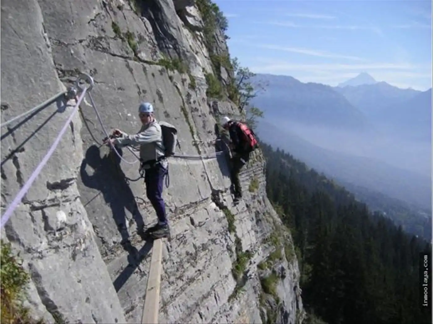 Außenansicht von Gebäude zum Verkauf in Alp
