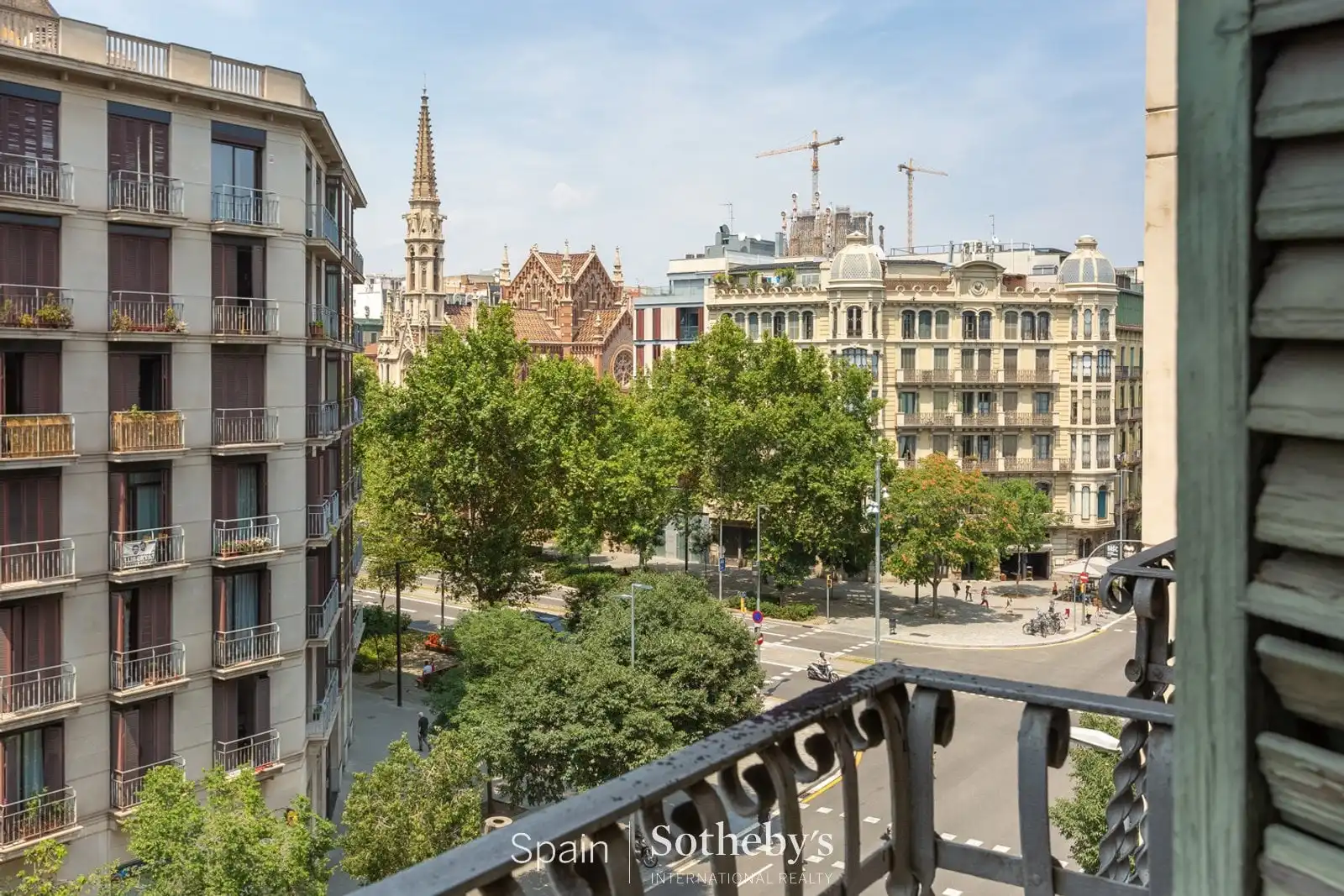 Apartment with lift for sale in Eixample