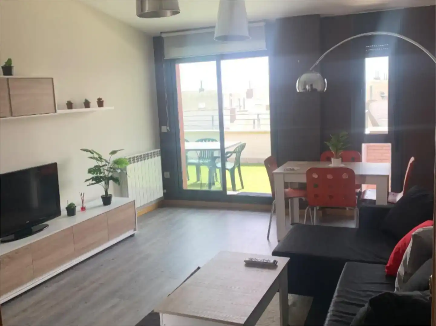 Sala d'estar de Àtic en venda en Zaratán amb Parquet, Traster i Piscina