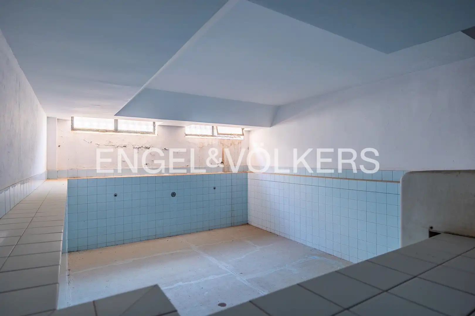 Piscina de Casa o xalet en venda en Sevilla amb Calefacció, Jardí privat i Parquet