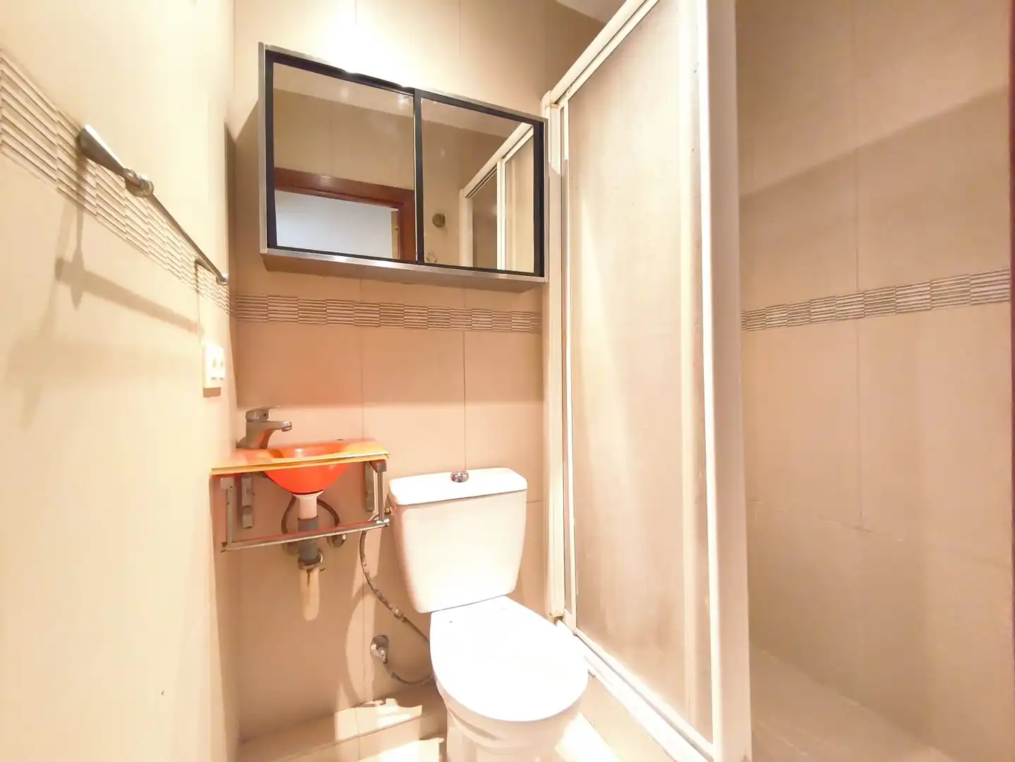 Bathroom of Flat for sale in Barcelona  with Oven and Balcony