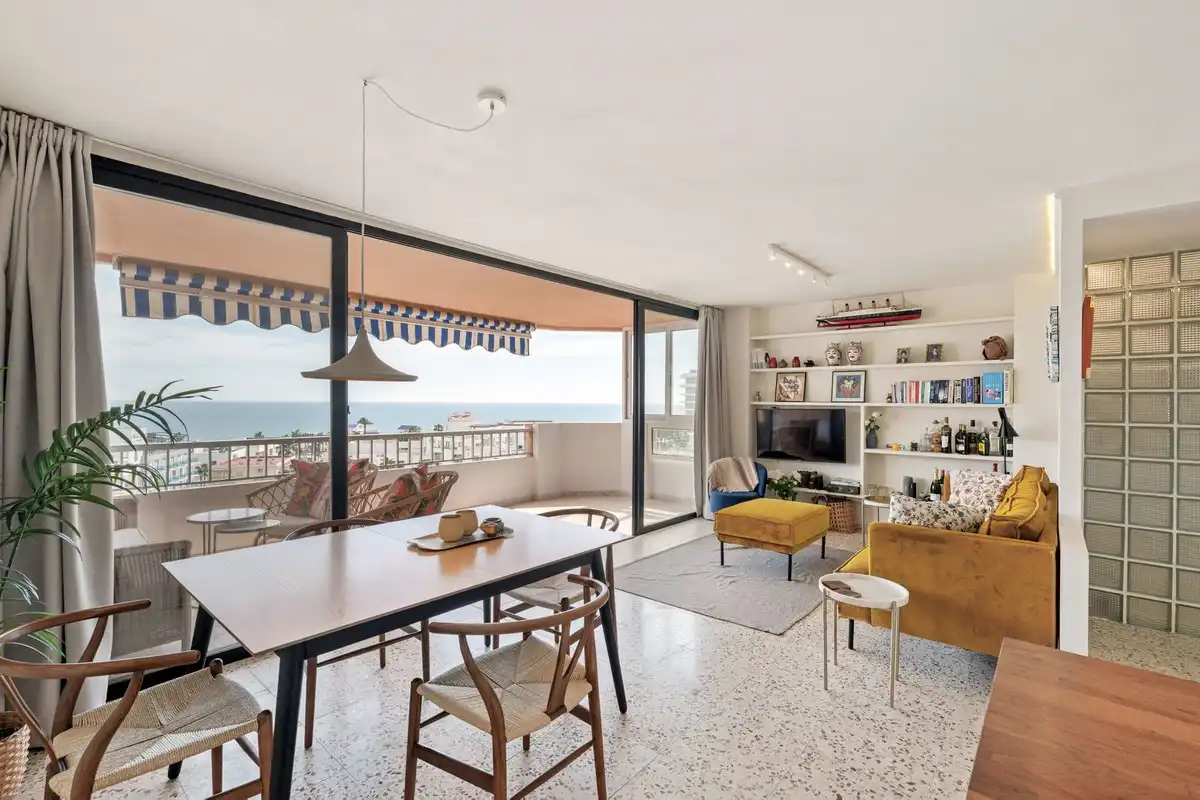 Sala de estar de Apartamento en venta en Torremolinos con Aire acondicionado, Terraza y Piscina comunitaria