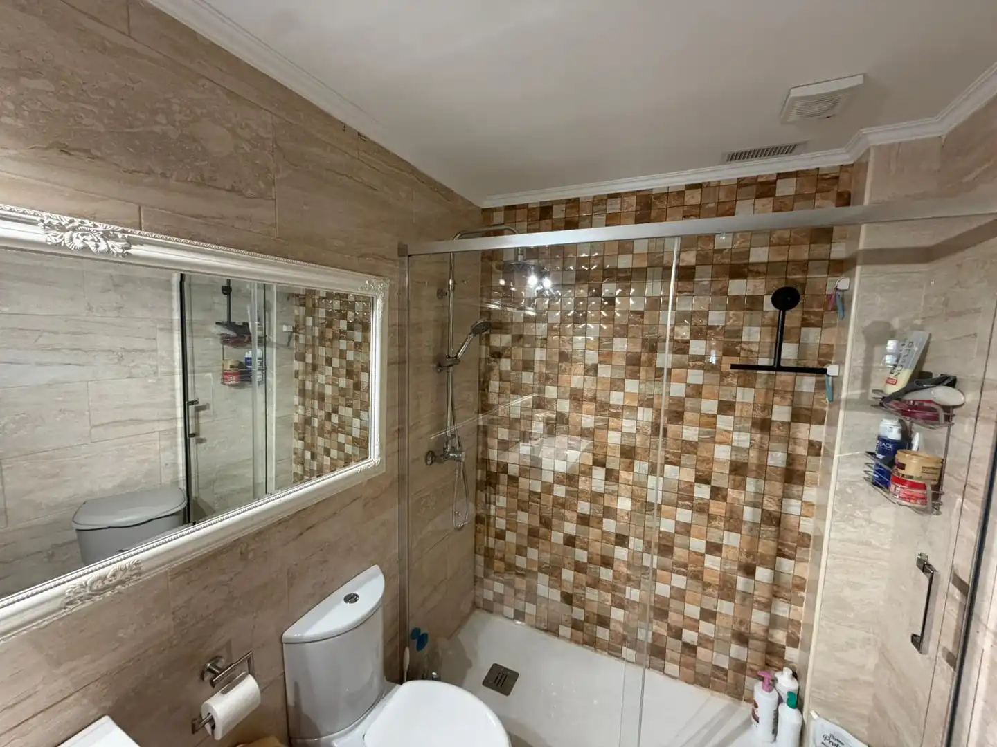 Badezimmer von Wohnung zum Verkauf in Chiclana de la Frontera mit Klimaanlage, Parkett und Terrasse