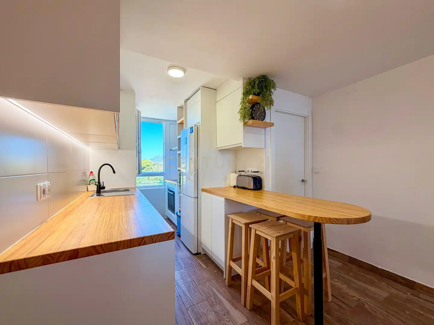 Kitchen of Flat for rent in El Campello  with Air Conditioner, Oven and Washing machine