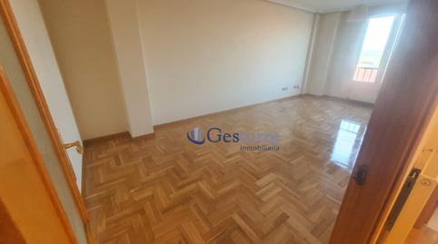 Foto 4 de Piso en venta en Lugones - Rio Ibias, 6, Lugones, Asturias