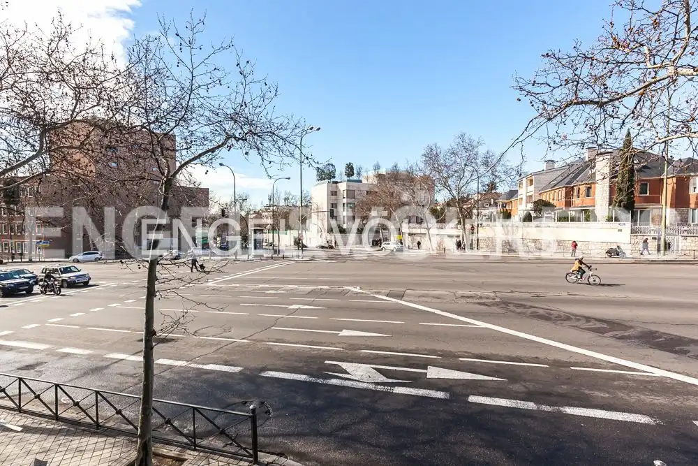 Vista exterior de Àtic de lloguer en Madrid amb Aire condicionat, Calefacció i Jardí privat