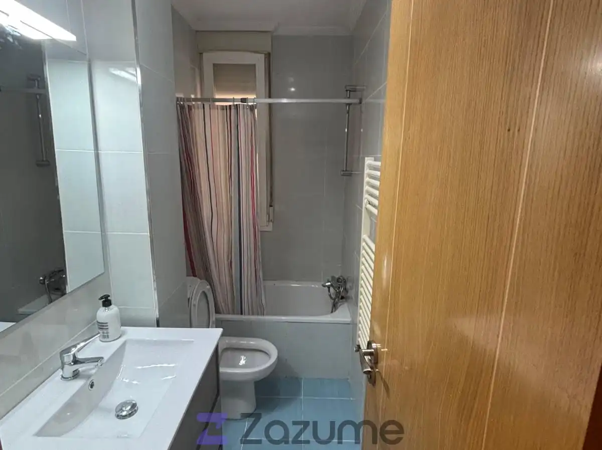 Bathroom of Apartments for rent in Burgos  with Heating, Furnished and Oven