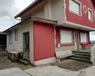 Vista exterior de Casa o xalet en venda en Coristanco amb Jardí privat, Terrassa i Traster