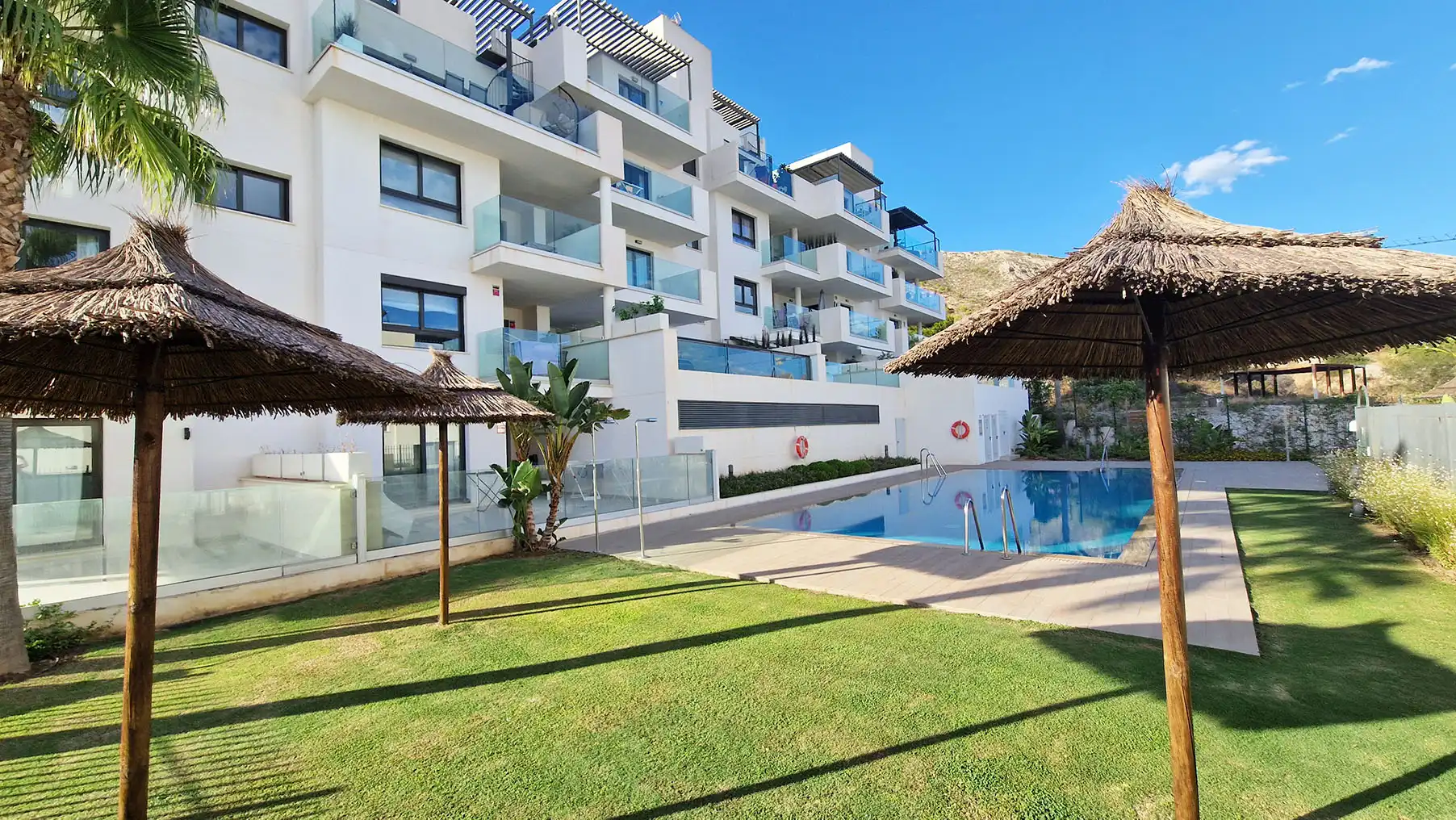 Piscina de Piso en venta en Benalmádena con Aire acondicionado, Calefacción y Terraza
