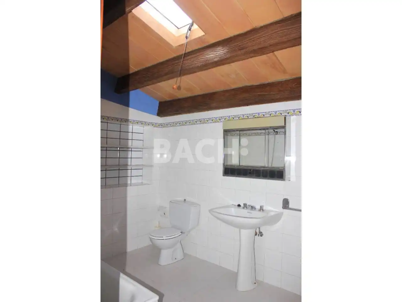 Badezimmer von Country house zur Miete in Olost, Barcelona