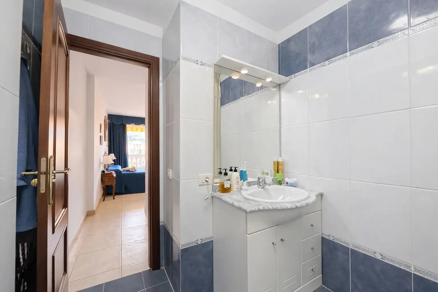 Baño de Apartamento en venta en Arona con Terraza, Amueblado y Horno