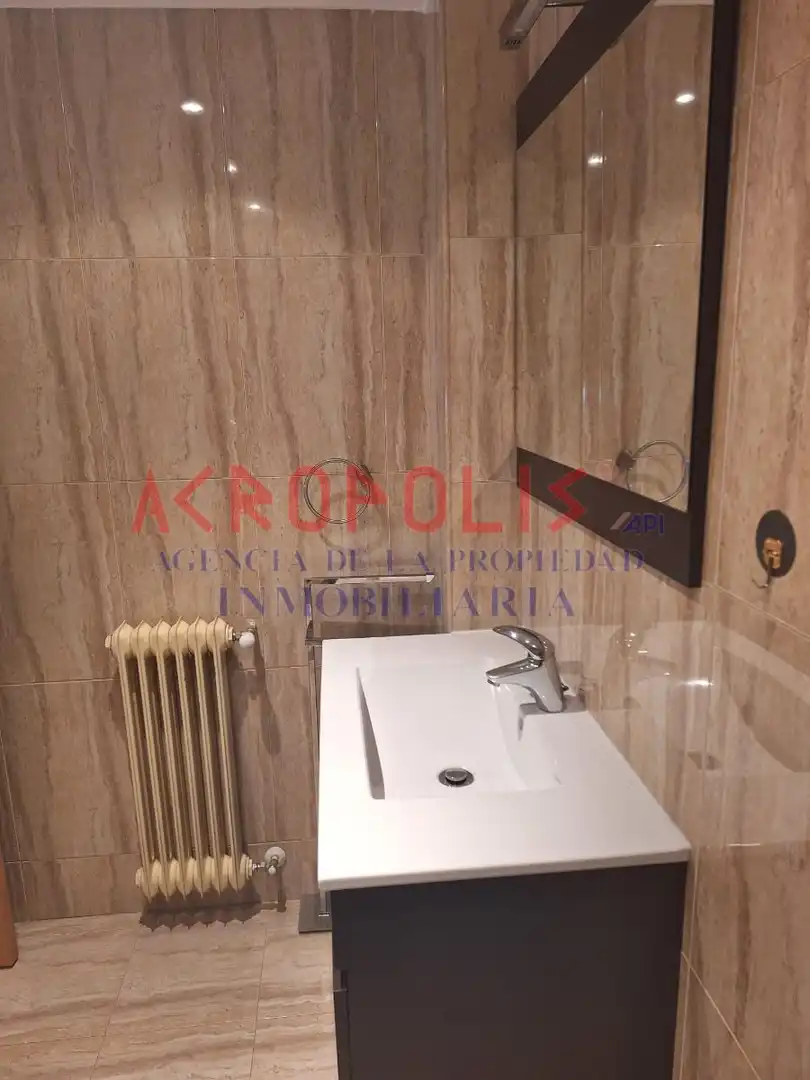 Baño de Piso de alquiler en Benavente con Terraza y Amueblado