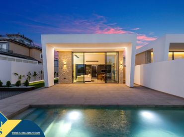 Detached house with pool for sale in Zona Carrefour - Urbanizaciones