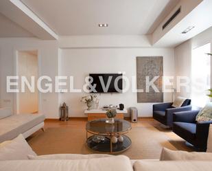 Sala d'estar de Apartament de lloguer en  Valencia Capital amb Aire condicionat, Terrassa i Balcó