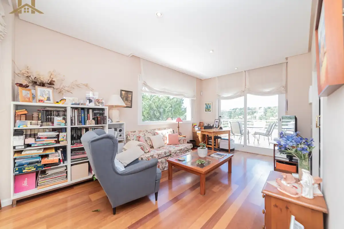Wohnzimmer von Haus oder Chalet zum Verkauf in Torrelodones mit Heizung, Privatgarten und Terrasse