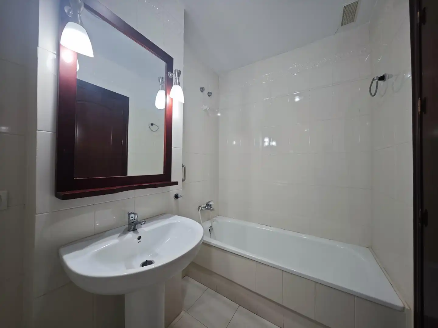 Baño de Piso en venta en Chiclana de la Frontera con Aire acondicionado y Balcón