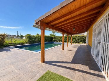 Villa mit Balkon zum Verkauf in La Obra, derecha