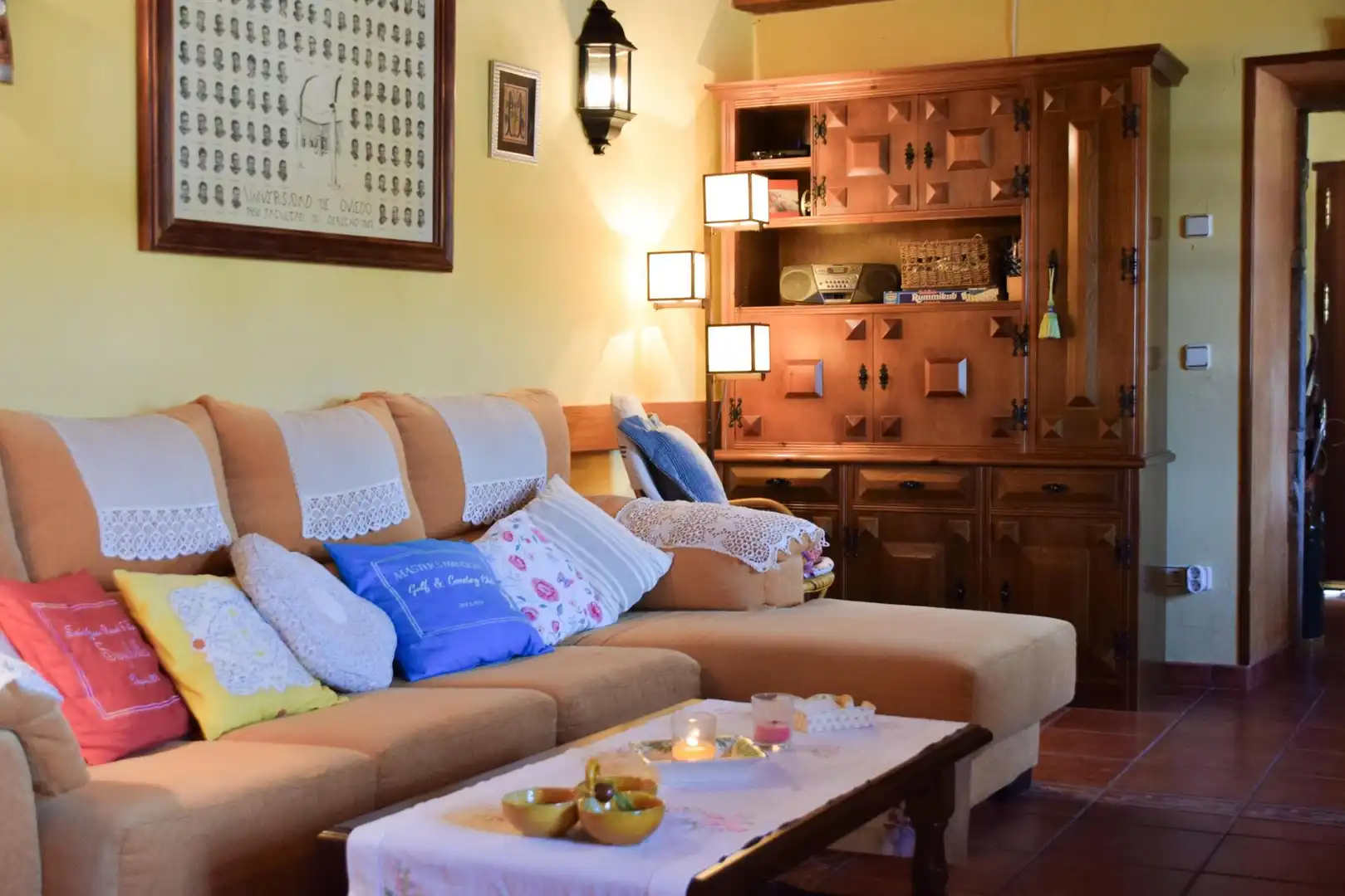 Sala d'estar de Finca rústica en venda en Riello amb Calefacció