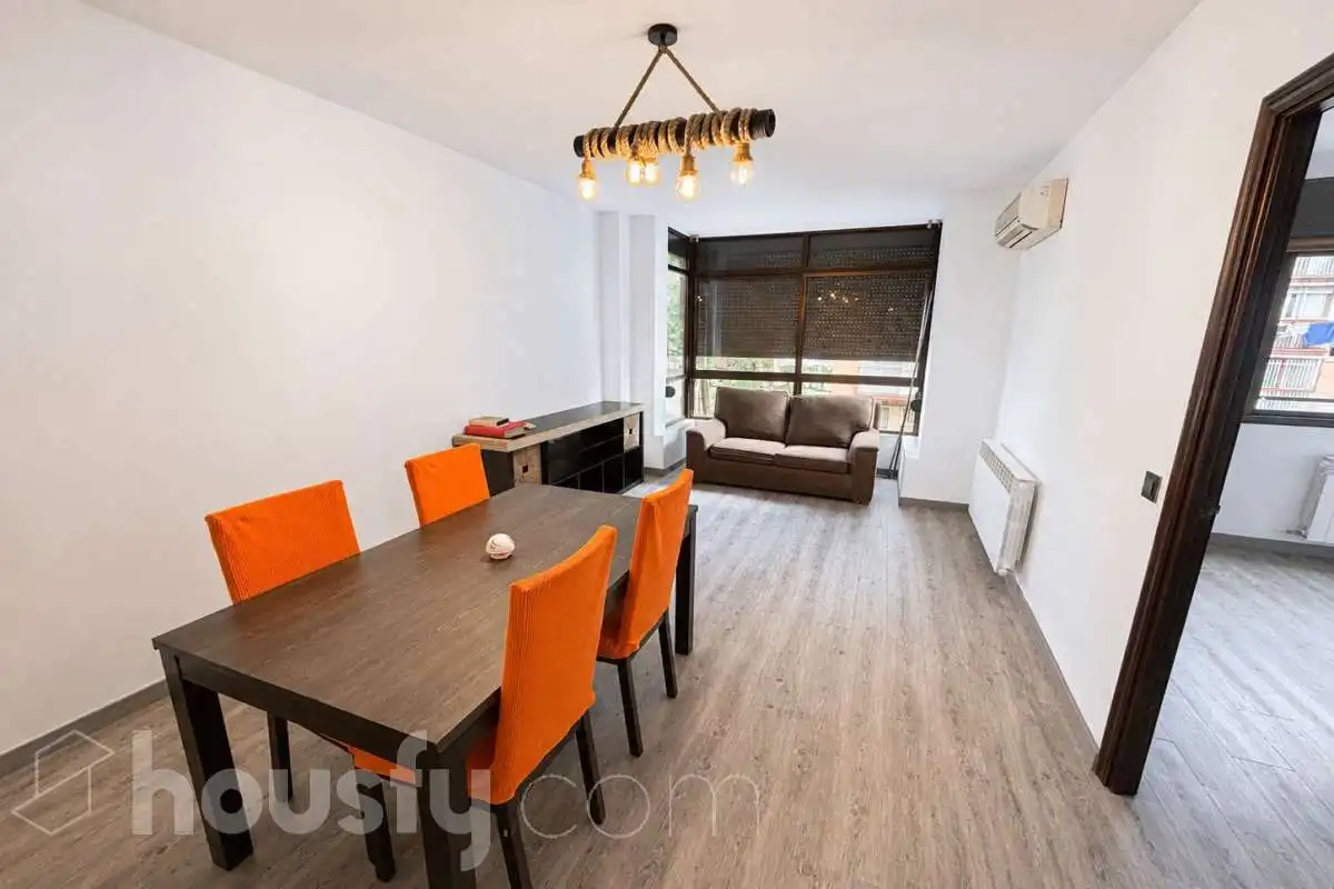Living room of Flat for rent in Madrid  with Air Conditioner, Heating and Parquet flooring