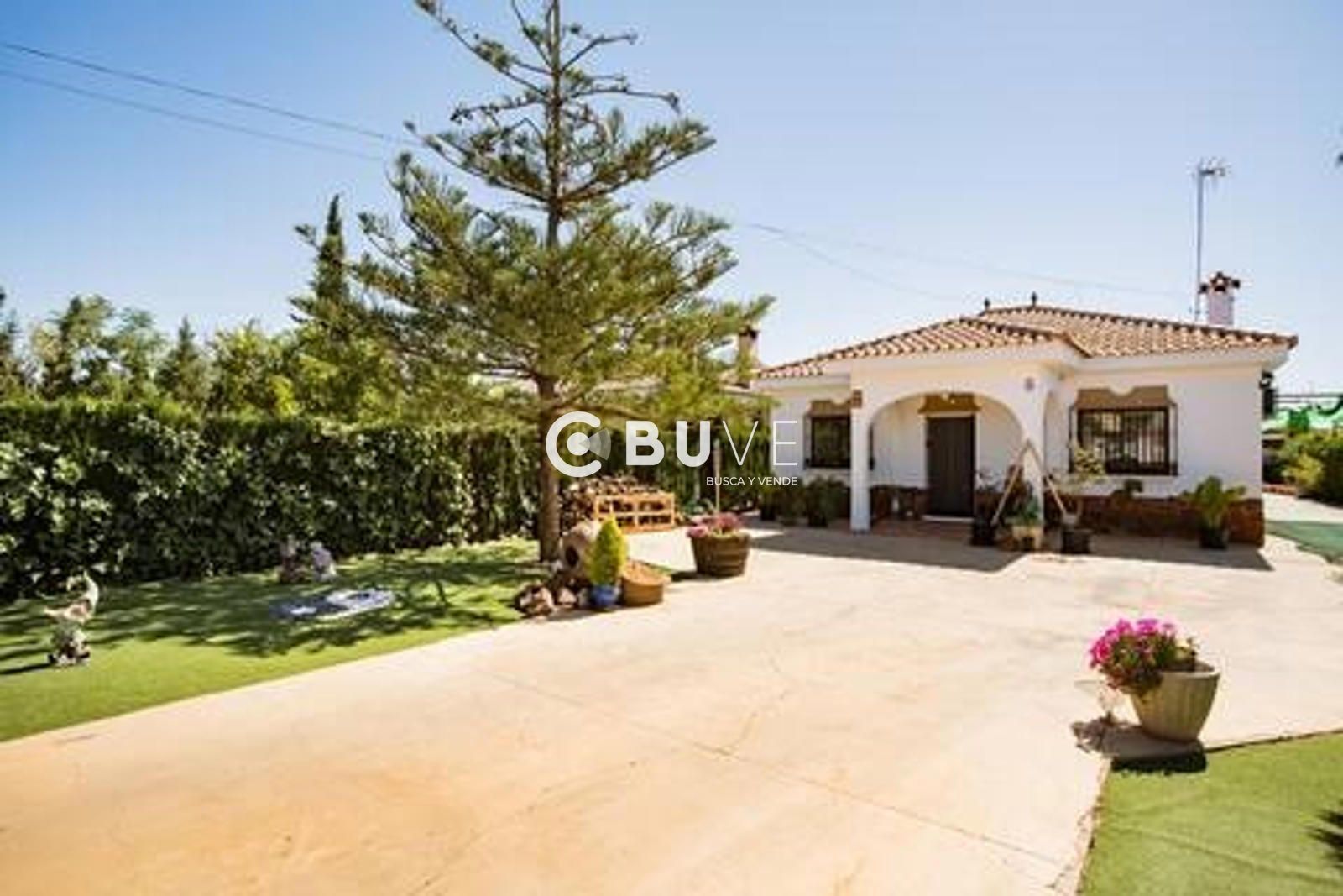 Vista exterior de Casa o xalet de lloguer en Coria del Río amb Terrassa, Piscina i Moblat