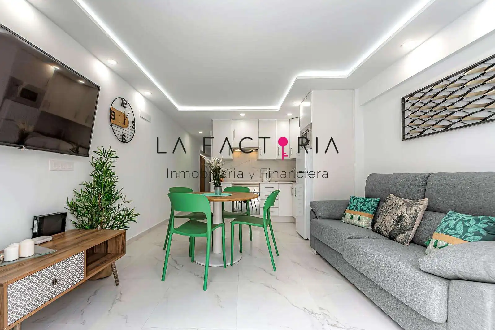 Sala d'estar de Apartament en venda en Adeje amb Aire condicionat, Terrassa i Moblat