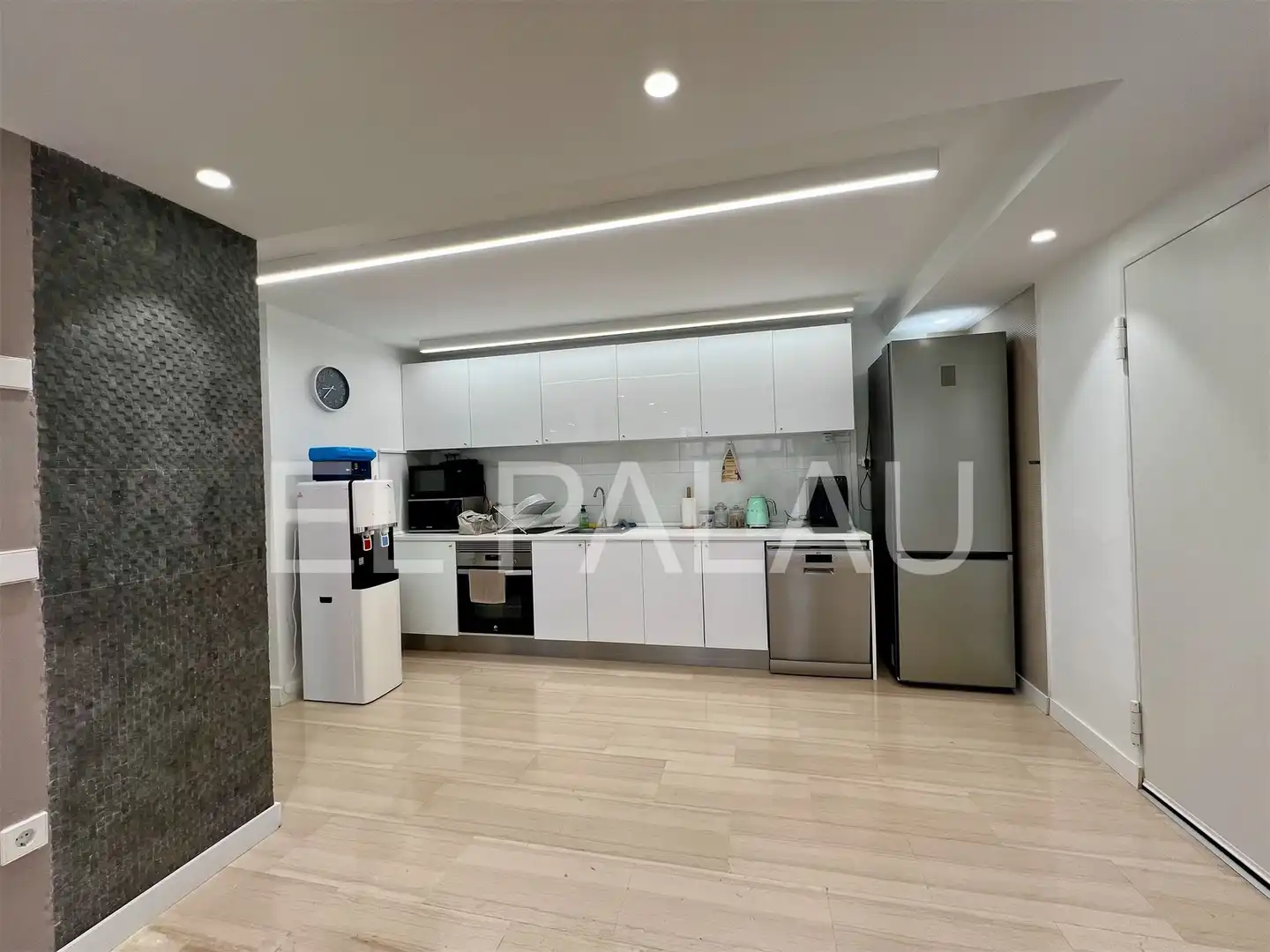 Kitchen of Office for rent in Valencia  with Air Conditioner