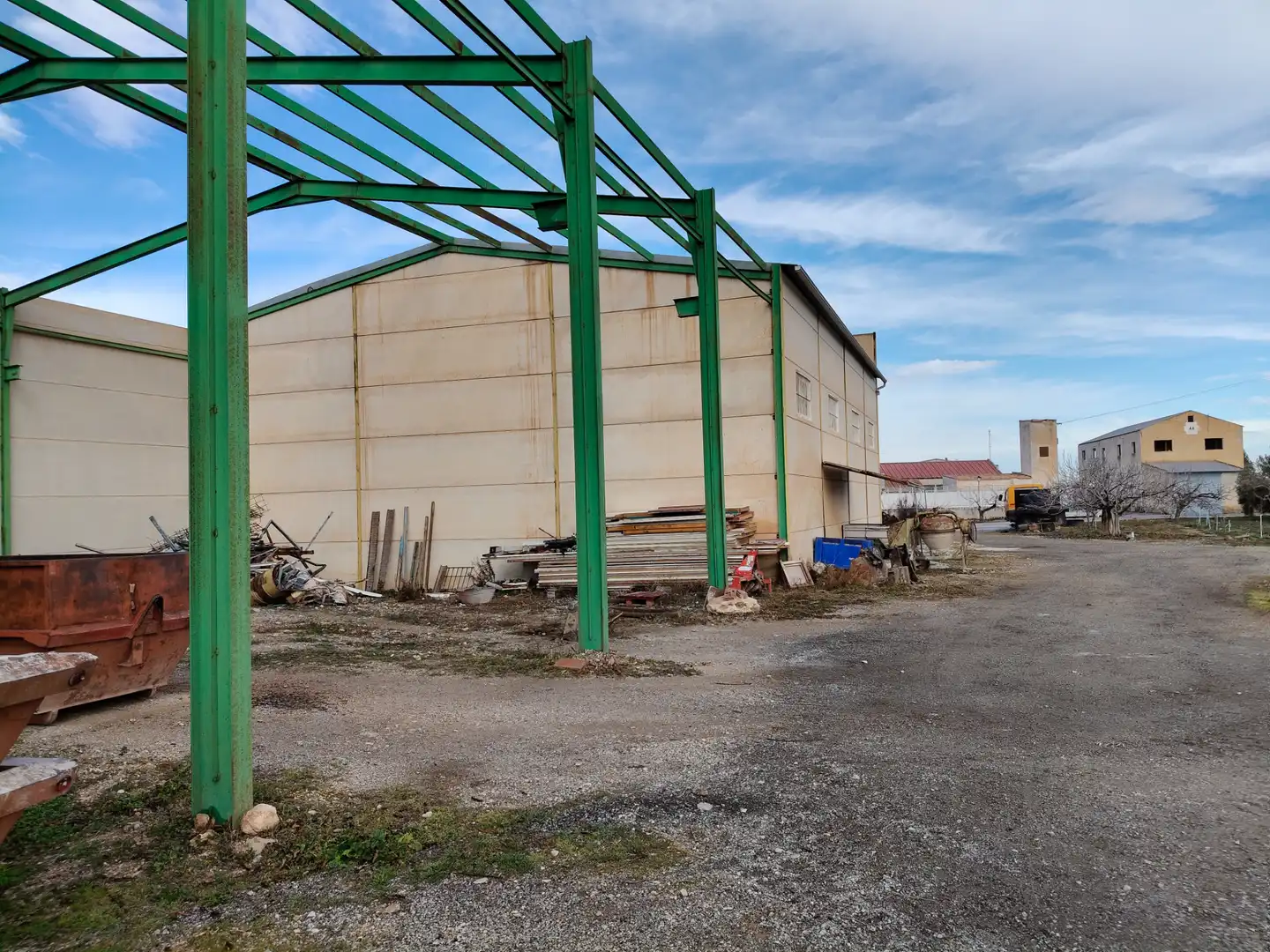 Außenansicht von Fabrikhallen zum Verkauf in Baza