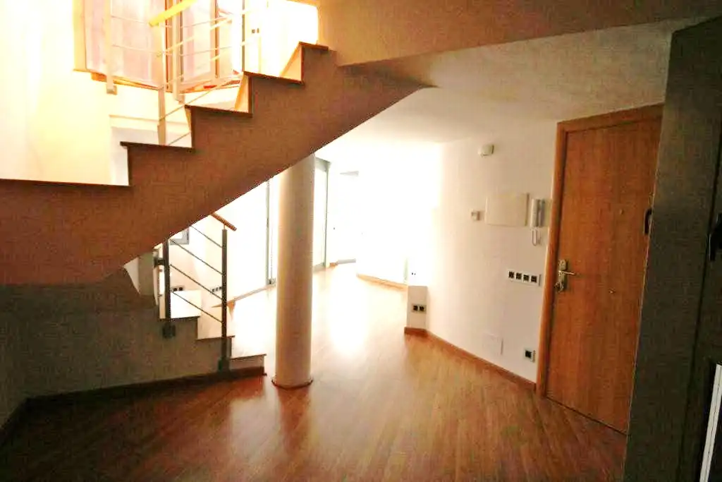Maisonette mit Aufzug zur Miete in Carrer de l'Esquís 18