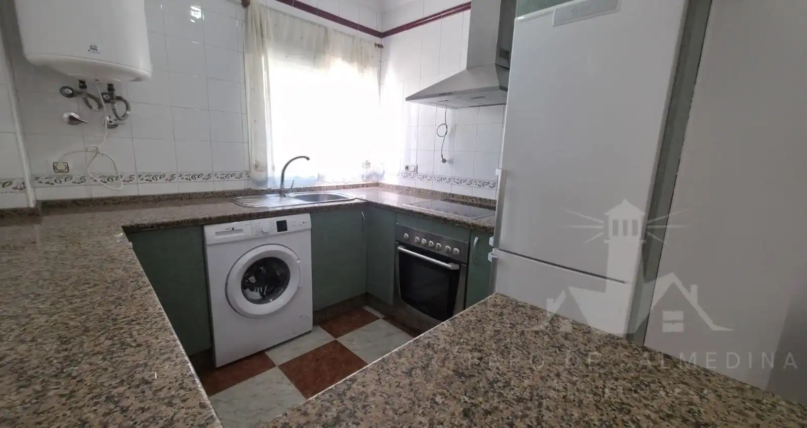 Küche von Einfamilien-Reihenhaus zum Verkauf in Chipiona mit Terrasse und Möbliert