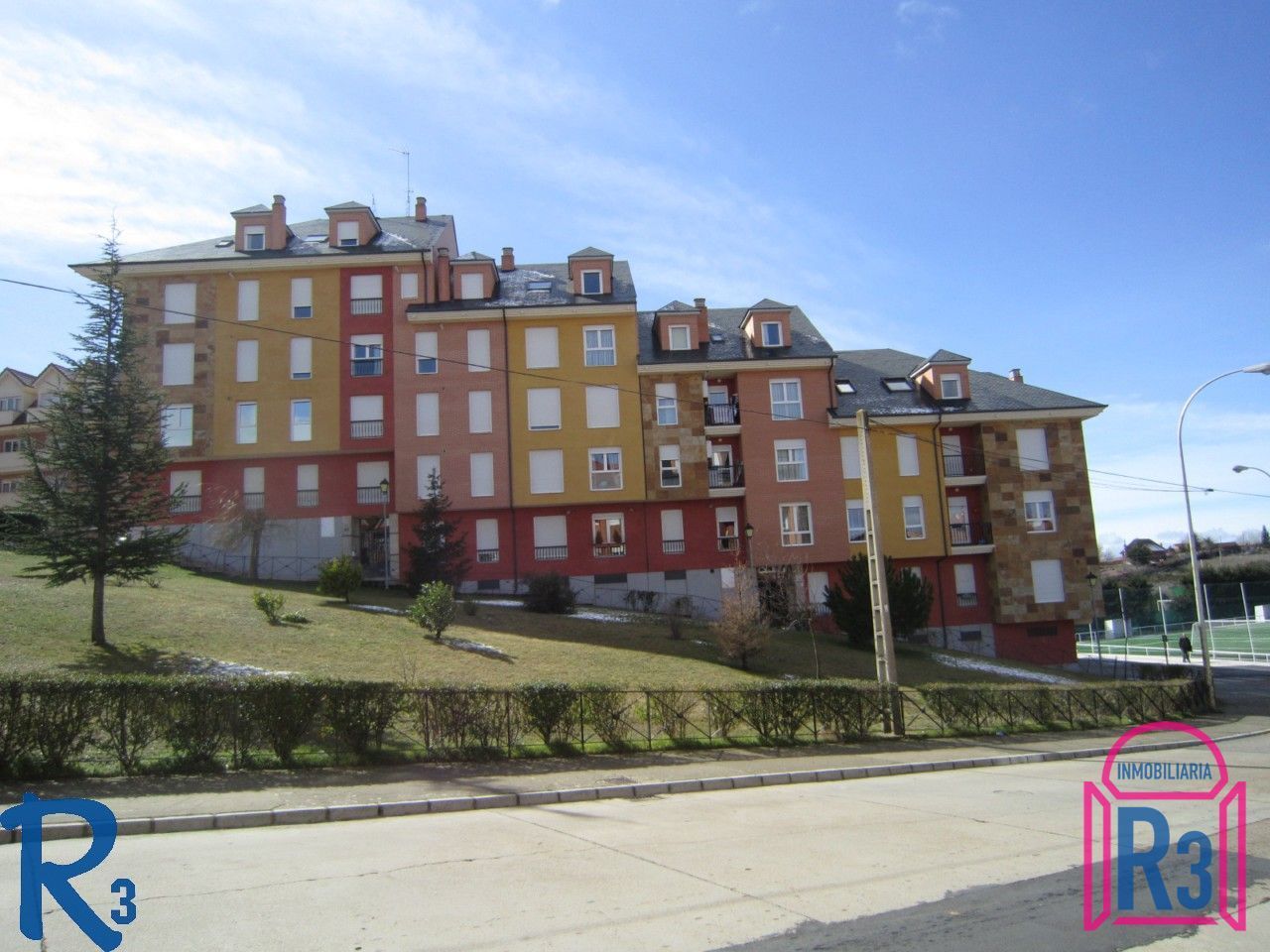 Exterior view of Duplex to rent in Valverde de la Virgen  with Heating, Terrace and Furnished