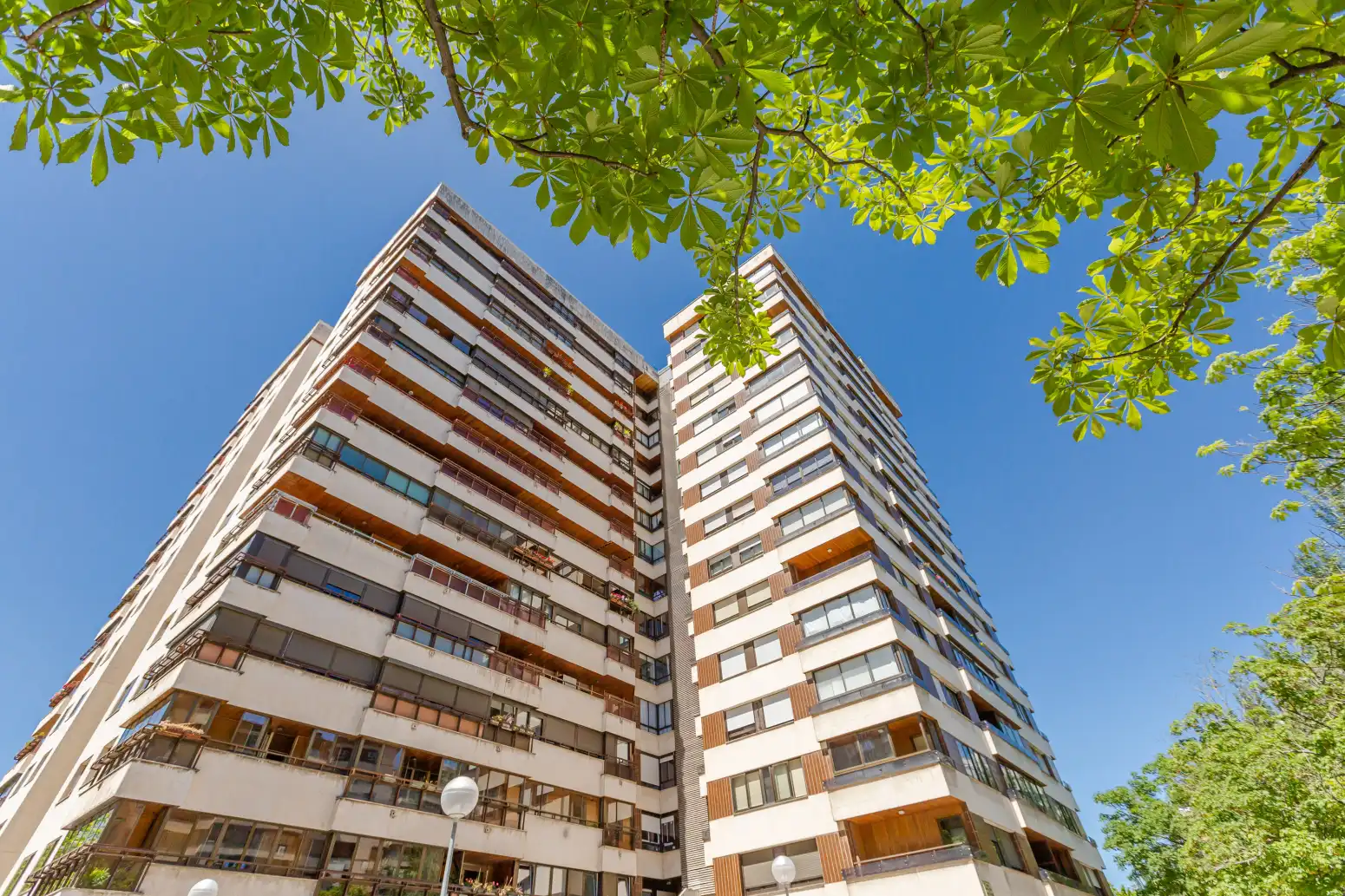 Vista exterior de Ático en venta en  Pamplona / Iruña con Parquet y Terraza
